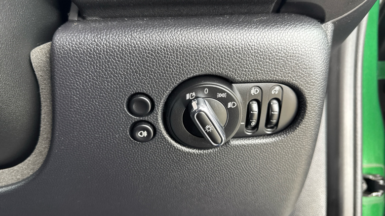 MINI Hatchback 135kW Cooper S Level 2 33kWh 3dr Auto Electric Hatchback